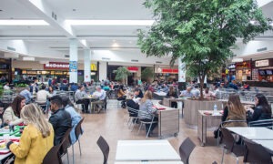 Praça de Alimentação do Shopping Taboão